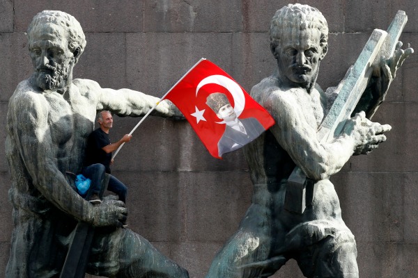 Istanbul : l’occupation d’un parc se transforme en manifestation antigouvernementale